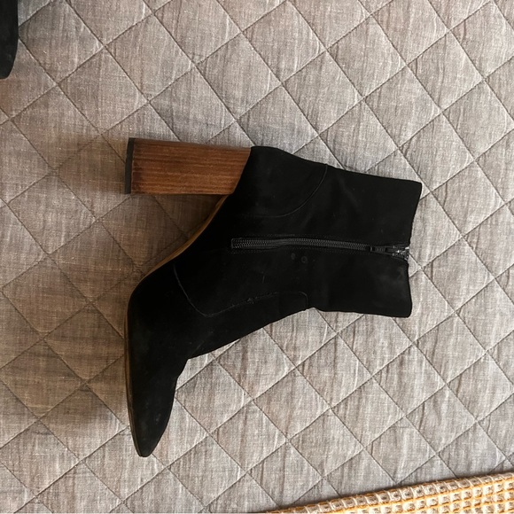 Retro heel faux suede black square toed bootie - Picture 6 of 7